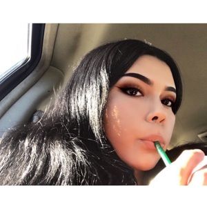 Meet your Posher, Crystal